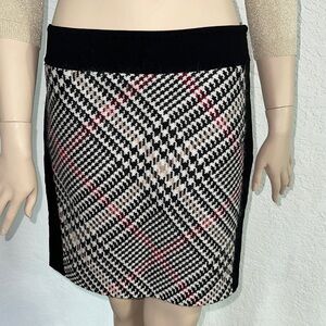 Elegant Black and White Plaid Pencil Skirt
